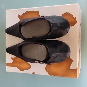 Women's shoes